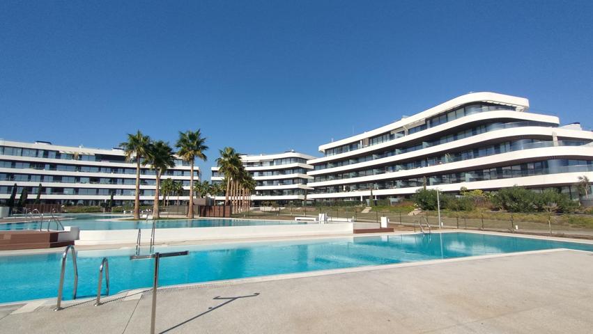Exclusivo ático de lujo en primera línea de playa en Los Álamos, Torremolinos. photo 0