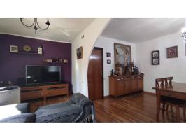 Edifico en venta en Hostalric con tres pisos independientes photo 0