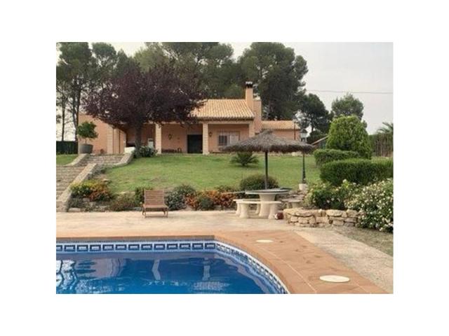 Villa En venta en Agullent photo 0