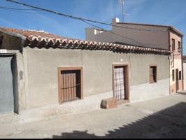 Villa En venta en Madrigal de las Altas Torres photo 0