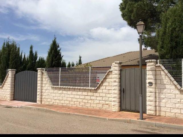 Villa En venta en Linares photo 0