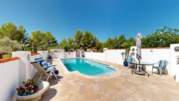 Casa Bambily -rodeada de preciosos jardines photo 0