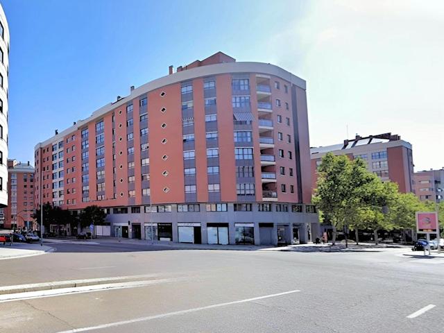 CUATRO dormitorios DOS baños DOS Plazas de Garaje SEMI AMUEBLADA photo 0