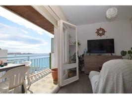 Piso en venta en primera línea de mar. photo 0
