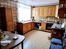 Gran piso a la venta de 4 dormitorios, 2 baños, en el centro y SIN COMISION photo 0