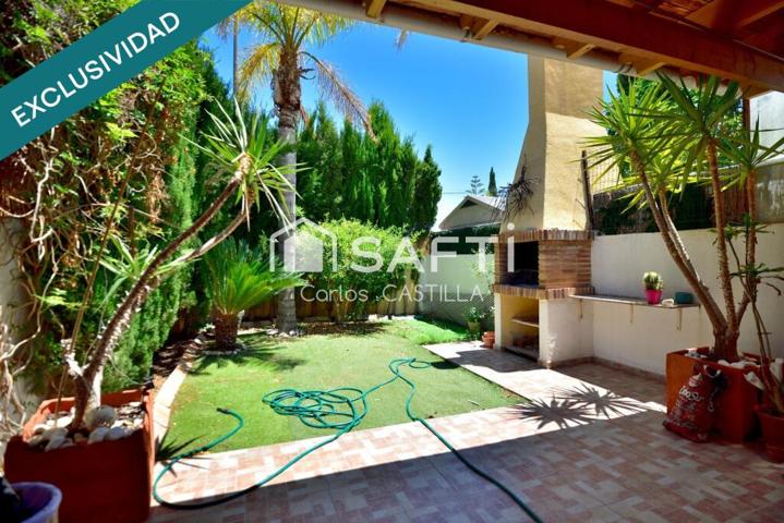 Espectacular bungalow en Riopark, cuenta con urbanización con piscina, parking y parque infantil. photo 0