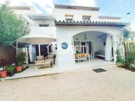 ¿Cansado de buscar una propiedad que se ajuste a tus necesidades? Hoy te traigo este hermoso adosado en Denia que tiene todo lo que buscas en un hogar. photo 0