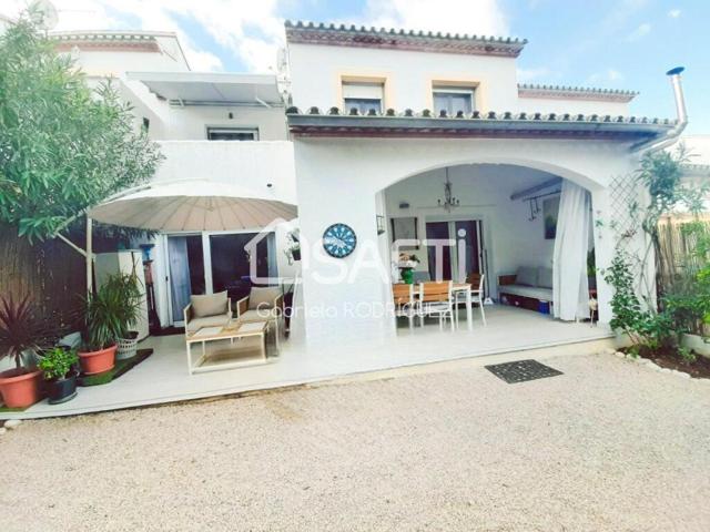 ¿Cansado de buscar una propiedad que se ajuste a tus necesidades? Hoy te traigo este hermoso adosado en Denia que tiene todo lo que buscas en un hogar. photo 0