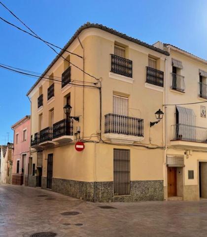 IMPRESIONANTE CASA EN EL CENTRO DE CANALS photo 0