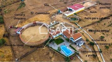 Venta de finca con gran vivienda y Plaza de toros, Badajoz (Extremadura) photo 0