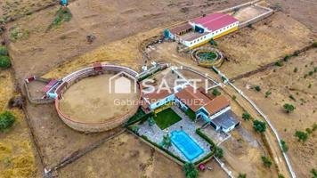 Venta de finca con gran vivienda y Plaza de toros, Badajoz (Extremadura) photo 0