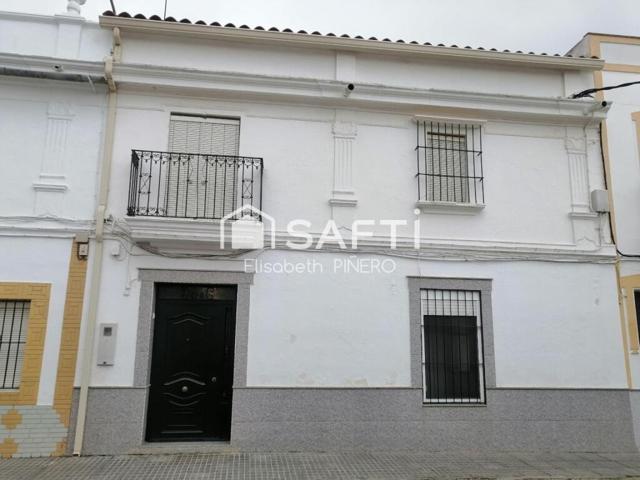 CASA EN PLANTA BAJA CON GRAN PATIO, NAVE Y GARAJE photo 0