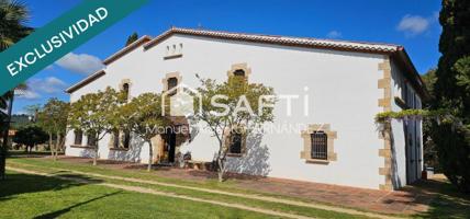 SAFTI Inmobiliaria presenta en EXCLUSIVA, Encantadora Masía en plena naturaleza, con Licencia Turística. Un refugio familiar con piscina, jardines y bosques photo 0