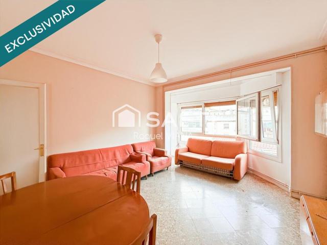Piso en Rubí de 86 m² con balcón y gran ubicación,4º SIN ASCENSOR photo 0
