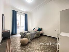 ESPACIOSO PISO DE 6 HABITACIONES JUNTO A LAS RAMBLAS DE BARCELONA. photo 0