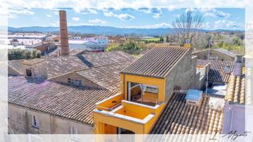 ¡Descubre Tu Nuevo Hogar en La Bisbal! Espaciosa Vivienda con Local Comercial y Garaje photo 0