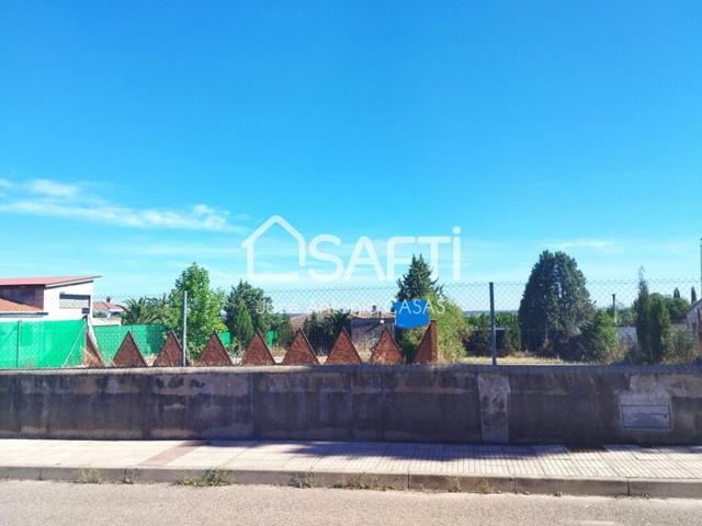 Parcela en la Urbanización Las Arenas de Malpartida de Cáceres, Con piscina construida con depuradora de 10x5m photo 0