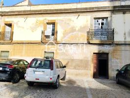 Finca entre casa y palacete de 2000m2 con terreno y vivienda para rehabilitar de 560m2 en dos plantas. En el centro de Alcántara, idónea para Hotel, Residencia o Mansión, con vistas al pantano de Alcántara, se ve la presa desde el patio. Infinidad d photo 0