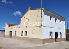 Casa de pueblo, ubicada en el corazón del campo. photo 0