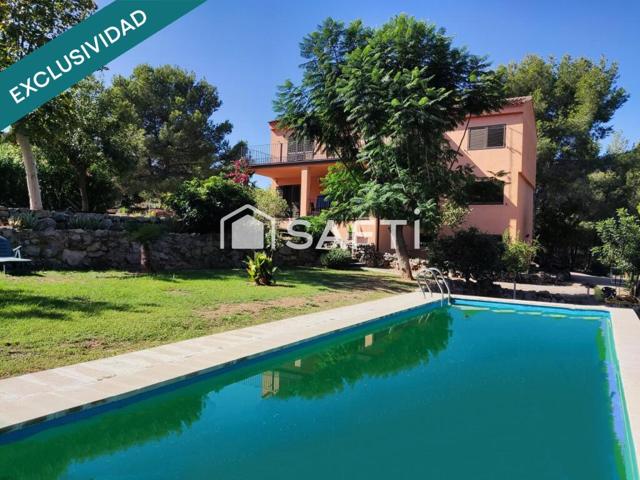 Villa con piscina y jardín a 10km de Valencia photo 0