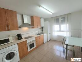 ¡¡ Este precioso piso de 3 habitaciones, y con garaje incluido en el precio, puede ser el tuyo !! photo 0