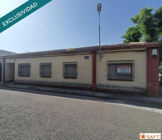 &quot;Con todo lo que tu familia necesita, al precio que esperabas&quot; Vivienda unifamiliar esquinada, de 3 habitaciones, patio y garaje cerrado, con cabida para 2 vehículos. photo 0
