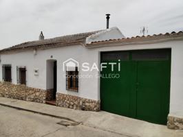 CASA PAREADA EN CAMPO DE CRIPTANA. photo 0
