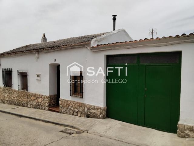 CASA PAREADA EN CAMPO DE CRIPTANA. photo 0