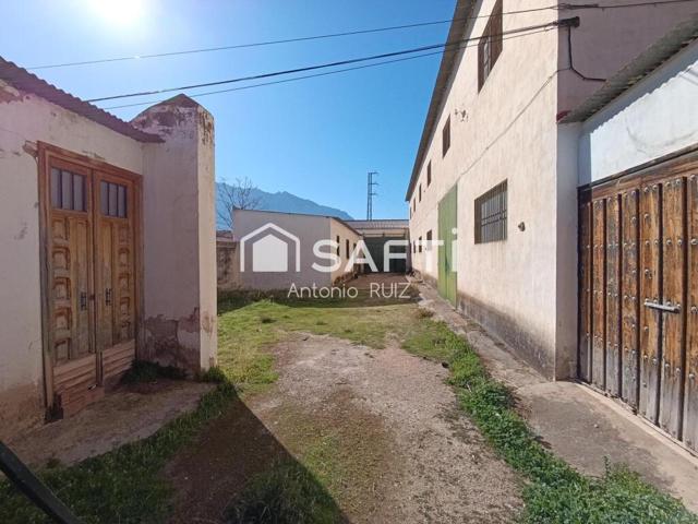Parcela con naves en venta. Espacio industrial en zona Ermita Vieja de Jódar. SIN COMISIÓN DE COMPRA. photo 0