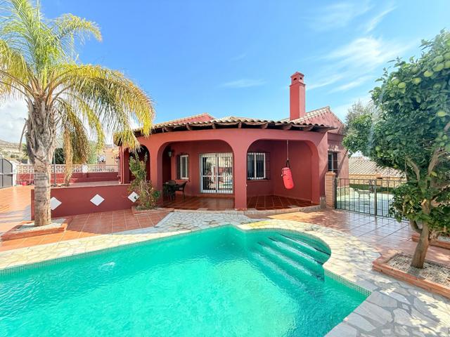 Villa En venta en Torrox photo 0