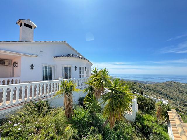 Casa En venta en Moclinejo photo 0