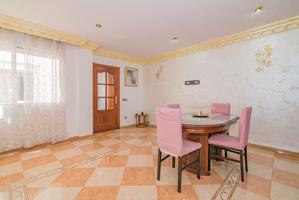 ¡Oportunidad única en Salar, Granada! Casa de 3 alturas con 4 dormitorios, terraza y cochera photo 0