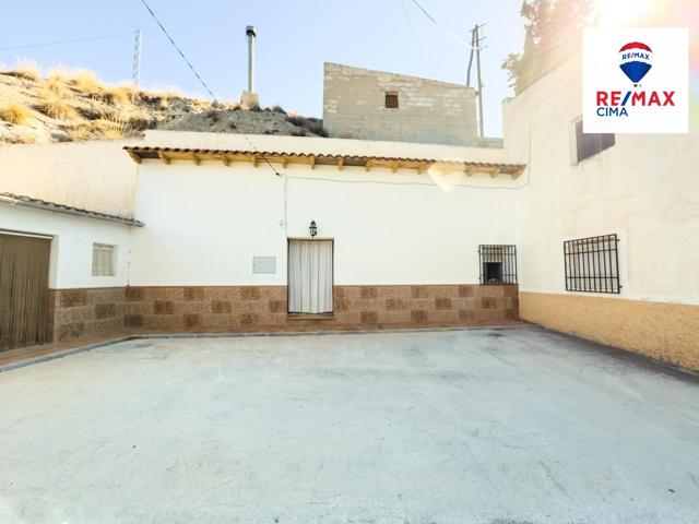 CASA CUEVA CON CUEVA PARA ANIMALES O RESTAURAR photo 0