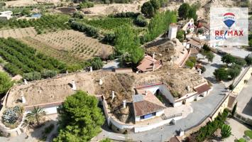 ¡Oportunidad única para inversores! Complejo turístico en pleno funcionamiento en Guadix photo 0