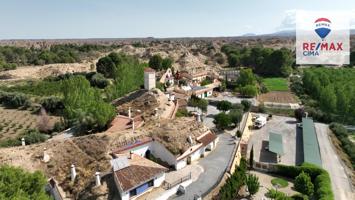 ¡Oportunidad única para inversores! Complejo turístico en pleno funcionamiento en Guadix photo 0