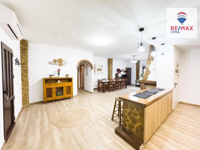 ¡Tu hogar de ensueño te espera en Huéscar! Encantadora propiedad, situada en una parcela de 1349m2 photo 0