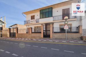 GRAN CASA CON TERRENO EN CULLAR VEGA photo 0