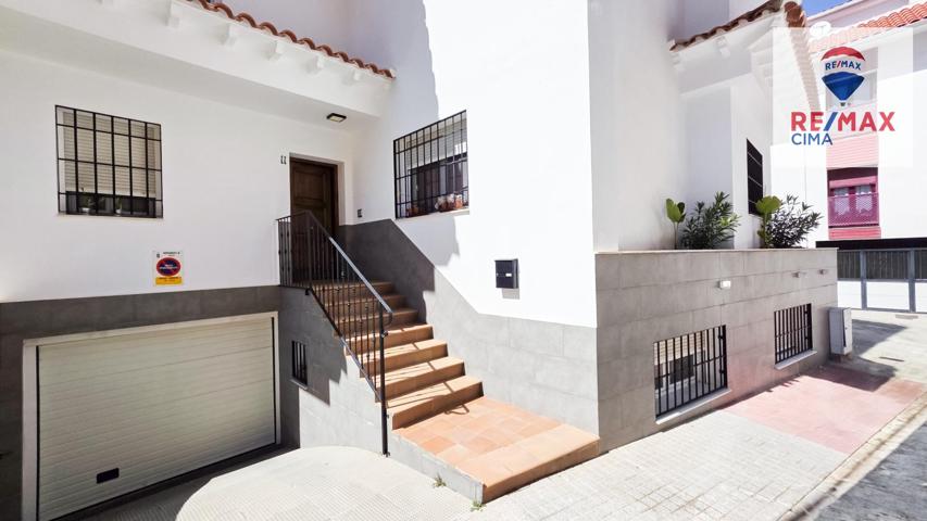 Casa en venta en Baza photo 0