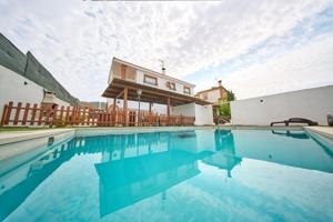 ¡Oportunidad única! Impresionante chalet con licencia turística en El Puntal photo 0