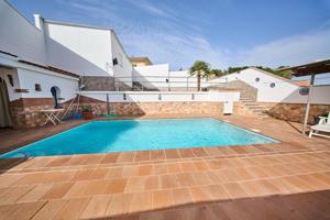 🏡ESPECTACULAR CASA DE 380m2 CON PISCINA PRIVADA, TERRAZA, DOS PATIOS Y DOS COCHERAS photo 0