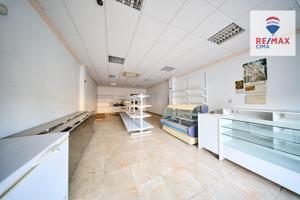 Oportunidad Comercial en Vegas del Genil - Local Reformado y Estratégicamente Ubicado photo 0