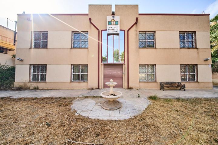 ¡Oportunidad única! Nave Comercial en Alhendín con excelente ubicación y amplias instalaciones photo 0