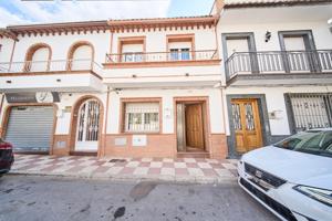 CASA PAREADA EN PINOS PUENTE photo 0