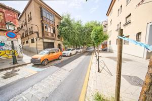 Oportunidad Única: Garaje Cerrado en San Ildefonso, Granada photo 0