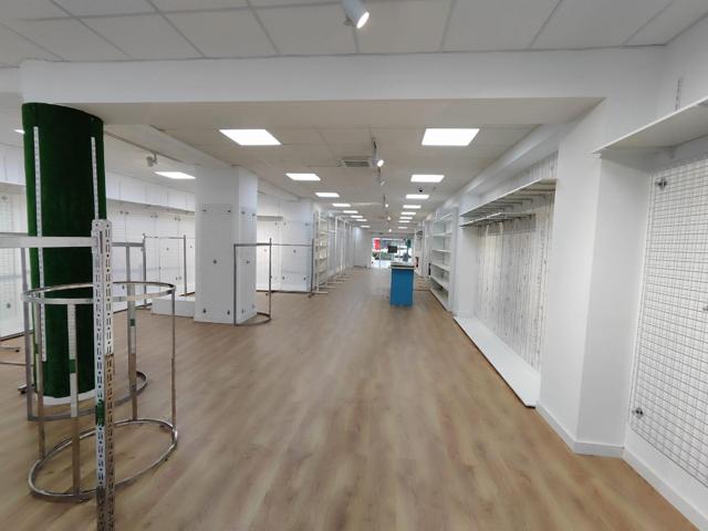 Magnifico local comercial en camino de Ronda, totalmente instalado. 180 M2 photo 0