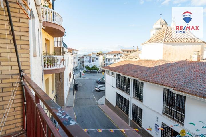 Amplio piso con grandes posibilidades en pleno centro de Zújar photo 0