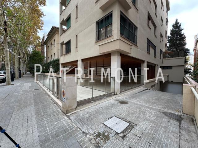 Parking Subterráneo En venta en Les Tres Torres, Barcelona photo 0