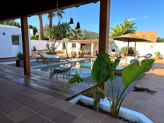 Casa con piscina en Cala de Bou – Ibiza photo 0