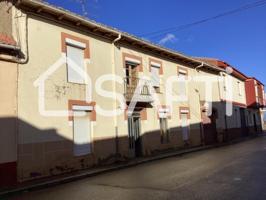 Oportunidad de Casa con garaje y patio en el centro del pueblo PARA REFORMAR TOTALMENTE photo 0