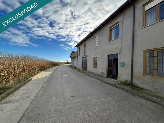 Casa de pueblo en venta en Carral de la Vega photo 0